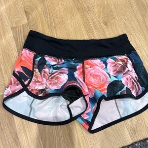 Lululemon low rise 2.5” speed up size 2